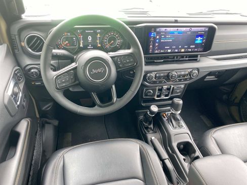 Used 2025 Jeep Gladiator Sport AWD/4WD image 19