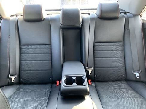 Used 2015 Toyota Camry SE w/ Moonroof Package FWD image 30