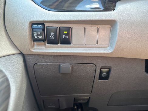 Used 2020 Toyota Sienna XLE w/ XLE Navigation Package AWD/4WD image 37