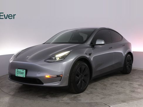 Used 2025 Tesla Model Y Long Range AWD/4WD image 2