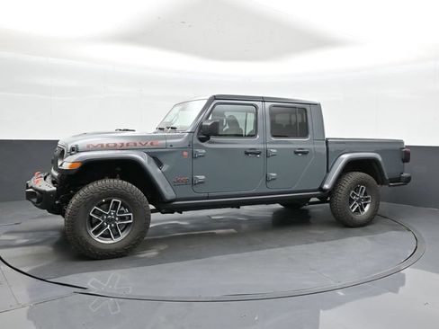 Used 2025 Jeep Gladiator Mojave AWD/4WD image 29