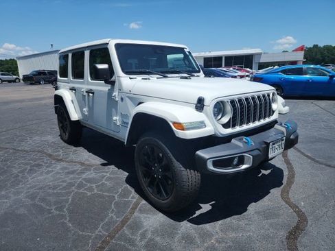 Used 2024 Jeep Wrangler Unlimited Sahara AWD/4WD image 4