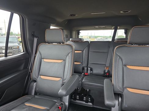 Certified 2022 GMC Yukon AT4 AWD/4WD image 8