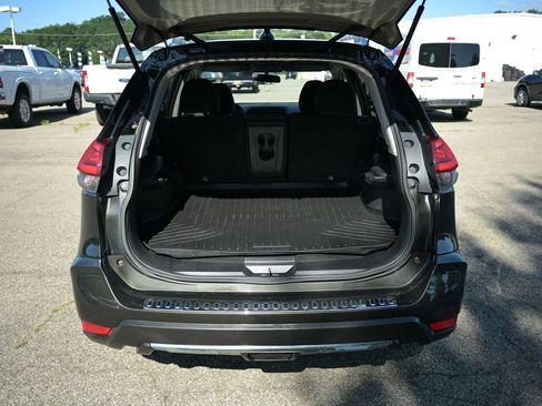 Used 2017 Nissan Rogue SV AWD/4WD image 38