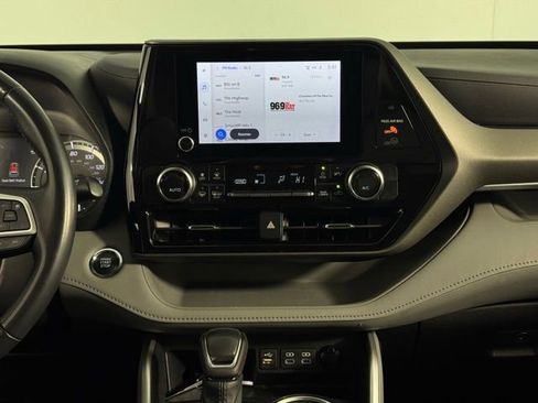 Used 2023 Toyota Highlander LE image 24