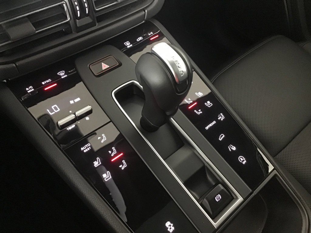 Certified 2026 Porsche Macan AWD/4WD image 39
