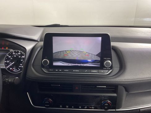 Used 2024 Nissan Rogue SV FWD image 12