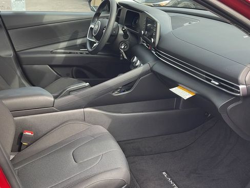 Used 2026 Hyundai Elantra SE FWD image 30