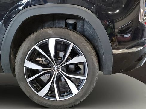 Used 2025 Volkswagen Atlas Cross Sport SEL Premium R-Line AWD/4WD image 34