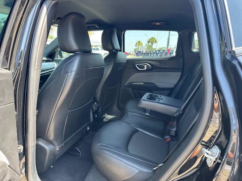 Used 2024 Jeep Compass Latitude AWD/4WD image 15