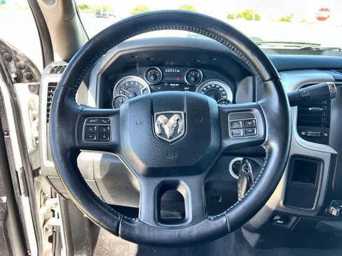 Used 2018 RAM 2500 SLT w/ Luxury Group image 17