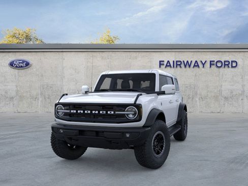 New 2025 Ford Bronco Outer Banks w/ Sasquatch Package image 2