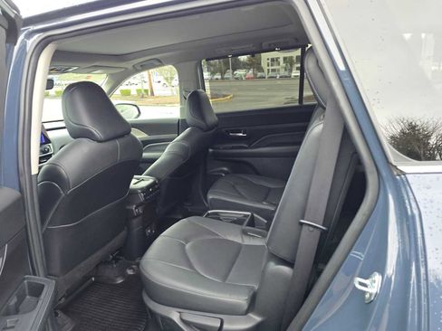 Used 2024 Toyota Grand Highlander Limited image 21