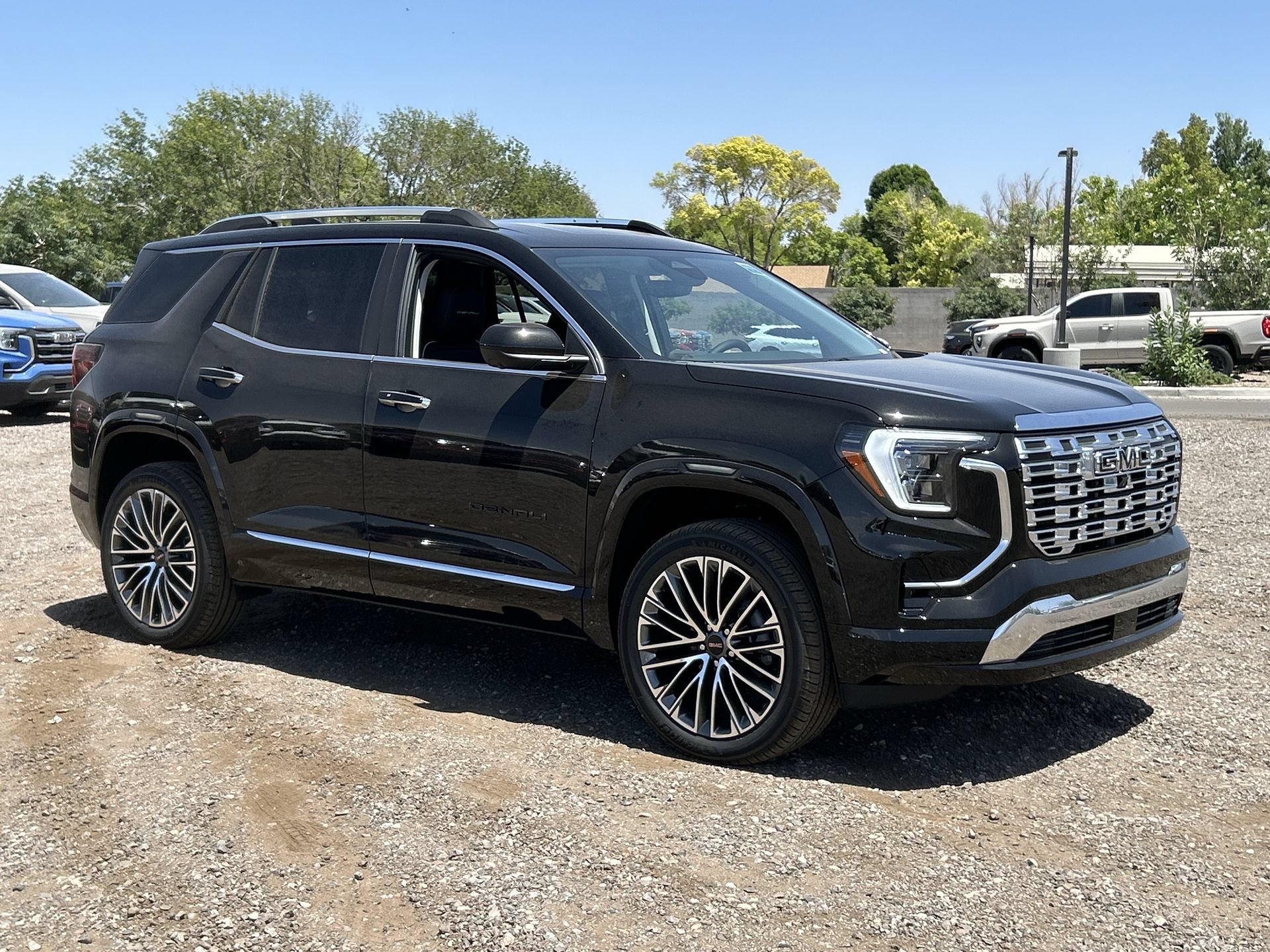 New 2026 GMC Terrain Denali w/ LPO, Black Badging Package AWD/4WD image 40