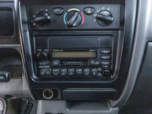 Used 2003 Toyota Tacoma 2WD Regular Cab image 39