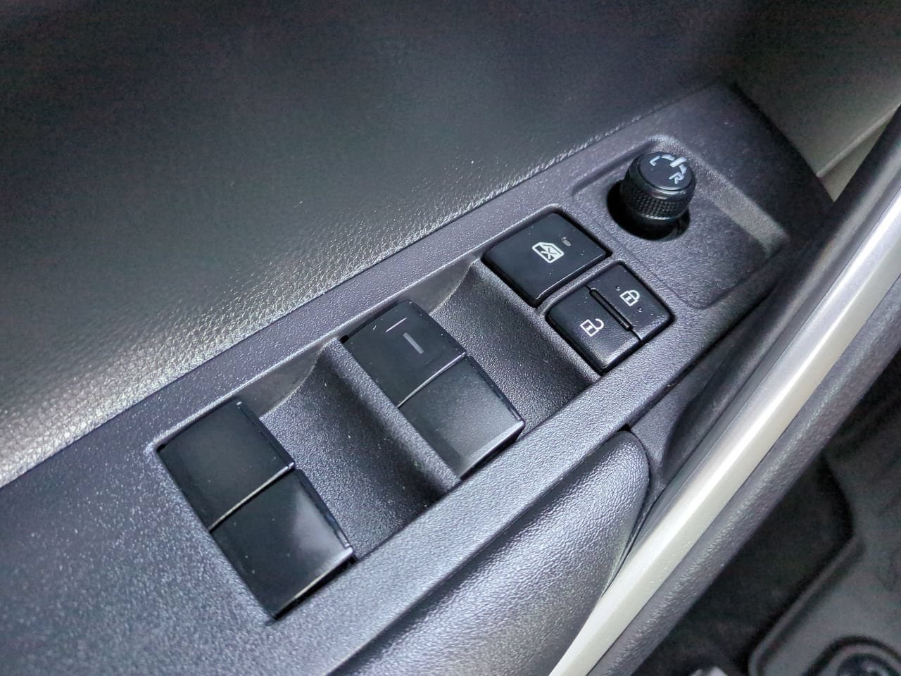 Used 2024 Toyota Corolla Cross AWD Hybrid w/ Convenience Package image 24