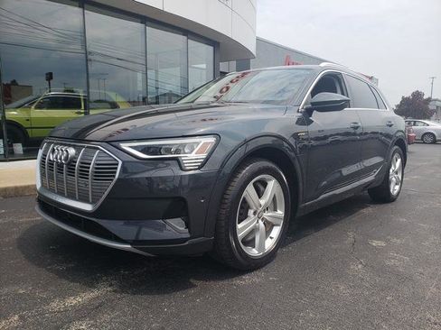 Used 2019 Audi e-tron Prestige w/ Prestige Package image 2