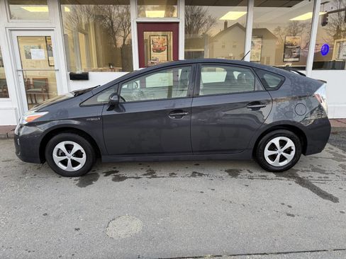 Used 2012 Toyota Prius Two image 1