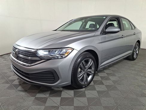 Used 2024 Volkswagen Jetta SE image 6