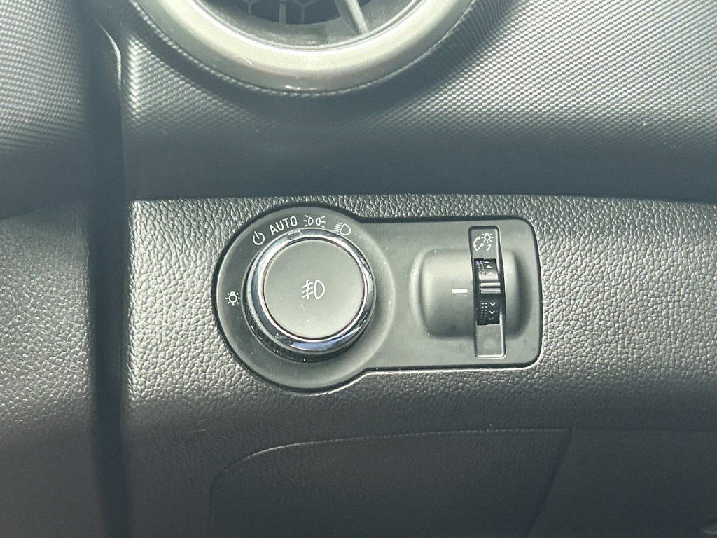 Used 2019 Chevrolet Sonic LT FWD image 27