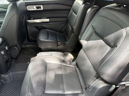 Used 2021 Ford Explorer Limited w/ Hybrid Equipment Group 310A AWD/4WD image 8