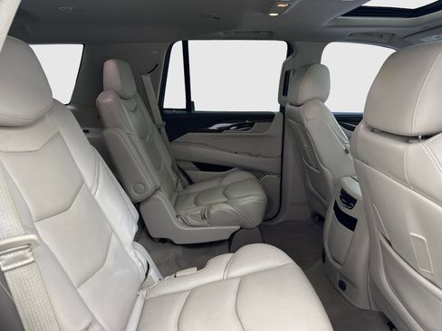 Used 2019 Cadillac Escalade Luxury AWD/4WD image 46