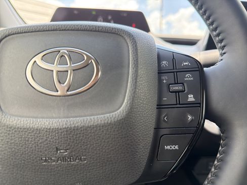 Used 2025 Toyota Prius XLE FWD image 11