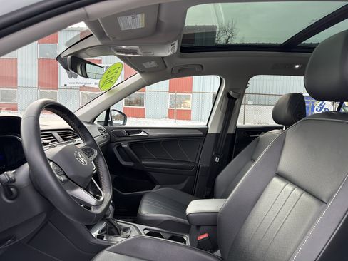 Certified 2022 Volkswagen Tiguan SE w/ Panoramic Sunroof Package image 12