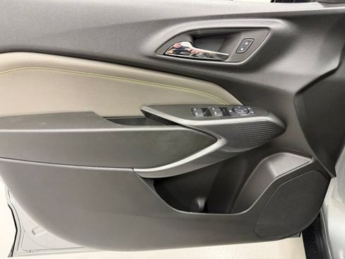 Certified 2024 Chevrolet Trax ACTIV w/ Sunroof Package FWD image 22