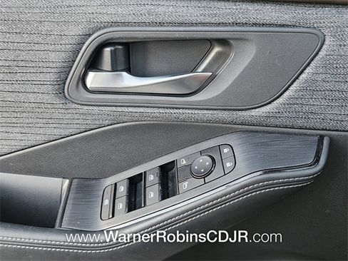 Used 2023 Nissan Rogue SV image 28