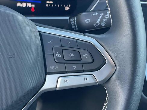 Used 2022 Volkswagen Tiguan SE image 9