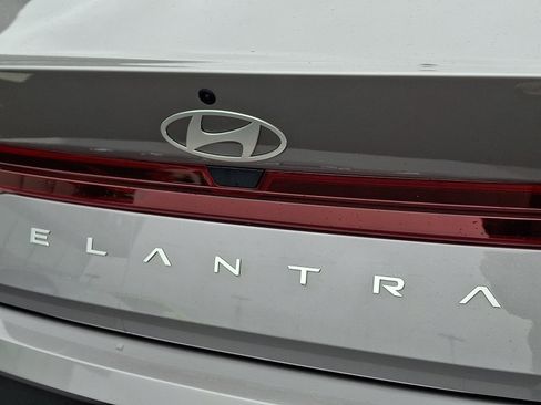 Certified 2024 Hyundai Elantra SE image 30