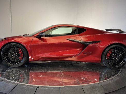 Used 2024 Chevrolet Corvette Z06 w/ Z07 Performance Package RWD image 23