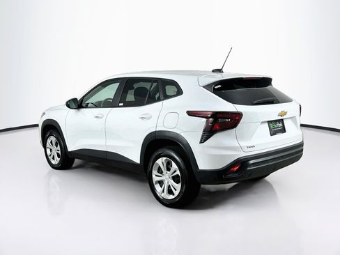 Used 2025 Chevrolet Trax LS FWD image 5