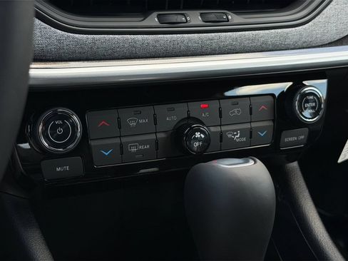 New 2026 Jeep Compass Latitude AWD/4WD image 10