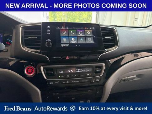 Used 2021 Honda Pilot Touring image 11