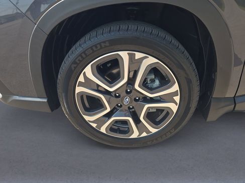 Used 2023 Subaru Ascent Touring AWD/4WD image 10