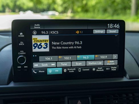 Used 2025 Honda Pilot TrailSport image 32