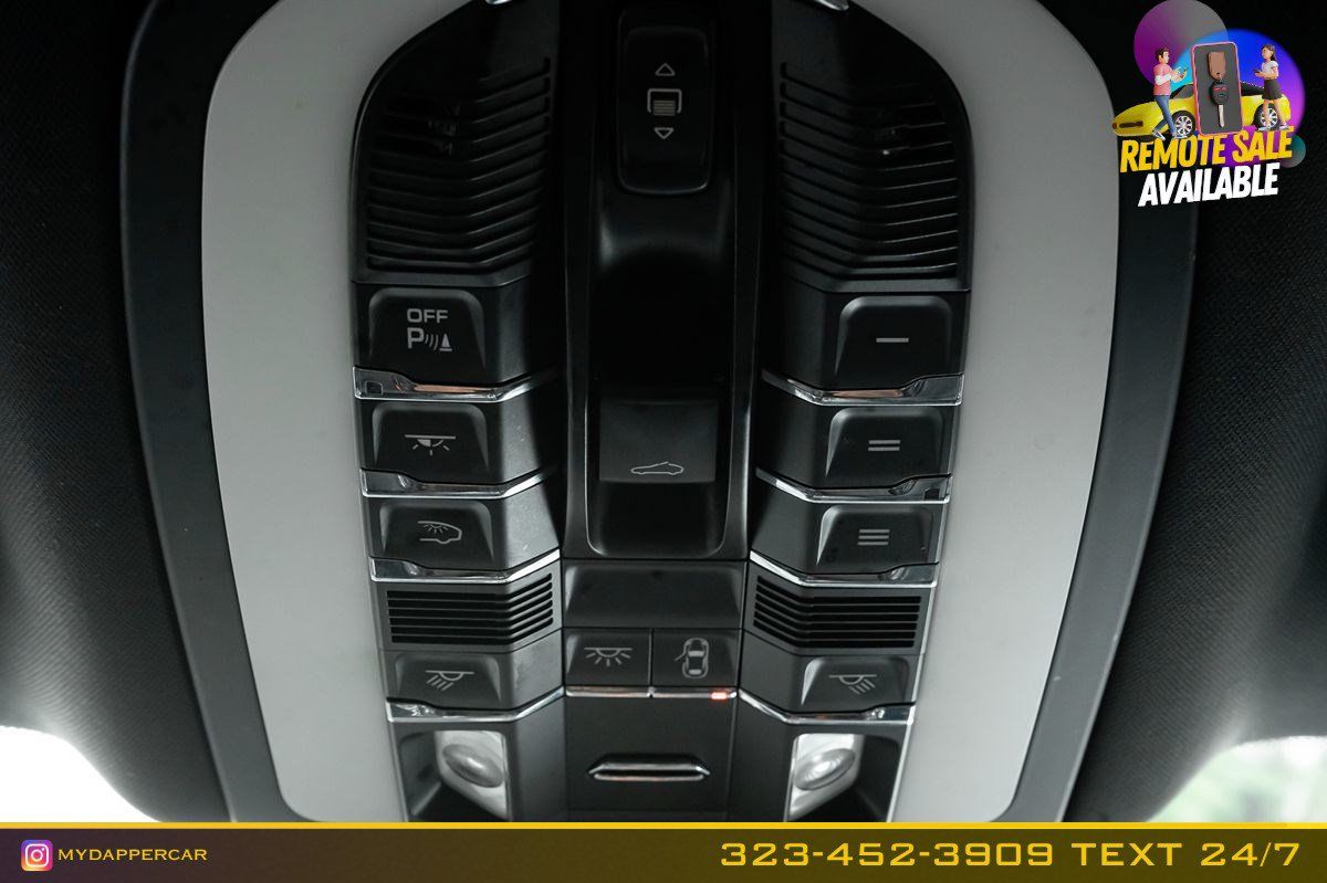 Used 2020 Porsche Macan w/ Premium Package Plus AWD/4WD image 25
