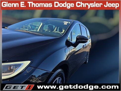 Used 2024 Chrysler Pacifica Select image 4