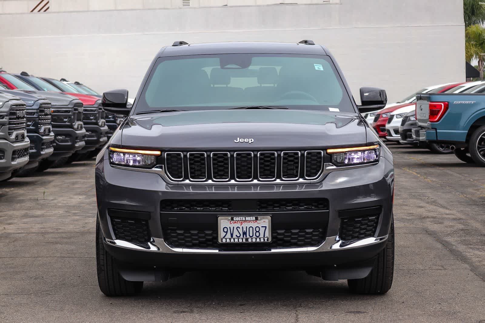 Used 2025 Jeep Grand Cherokee L Laredo RWD image 2
