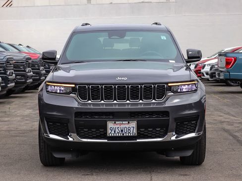 Used 2025 Jeep Grand Cherokee L Laredo RWD image 2