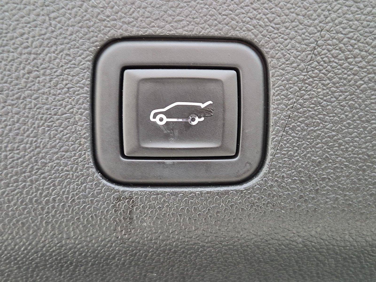 Used 2024 GMC Yukon Denali RWD image 31