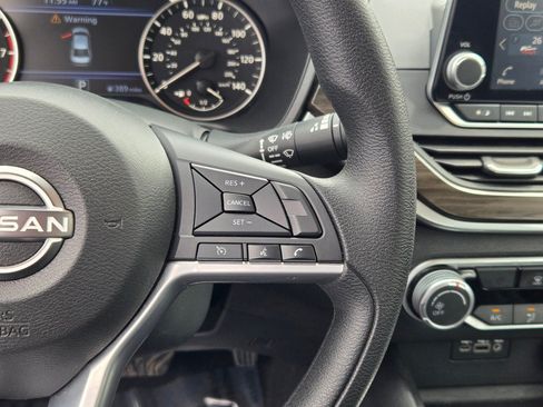 Used 2025 Nissan Altima 2.5 SV FWD image 28