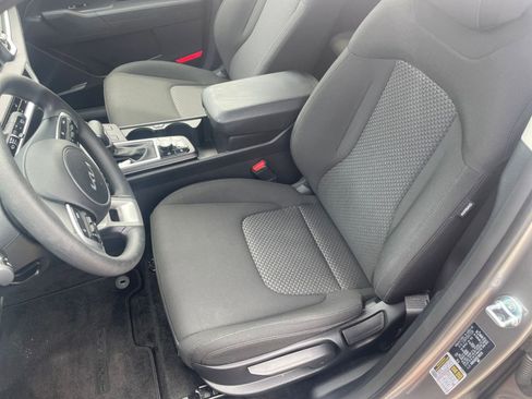 Used 2025 Kia Sportage LX FWD image 35
