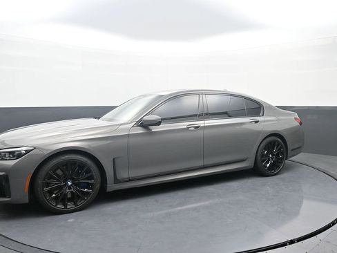 Used 2022 BMW 750i xDrive w/ Executive Package image 4