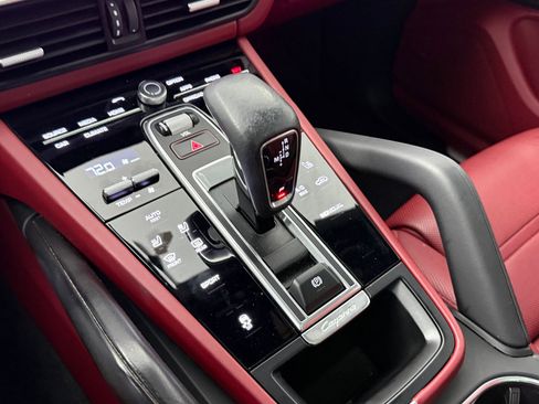 Used 2021 Porsche Cayenne image 26