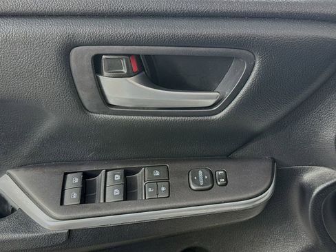 Used 2015 Toyota Camry image 21