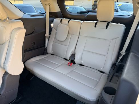 Used 2020 Ford Explorer Platinum w/ Premium Technology Package image 17