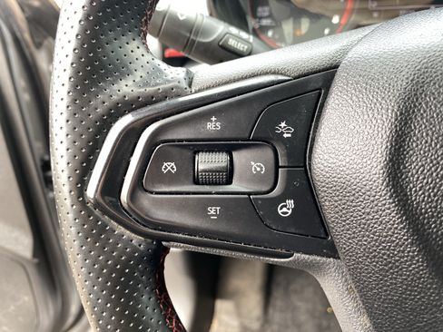 Used 2024 Chevrolet Trax RS w/ Driver Confidence Package FWD image 28